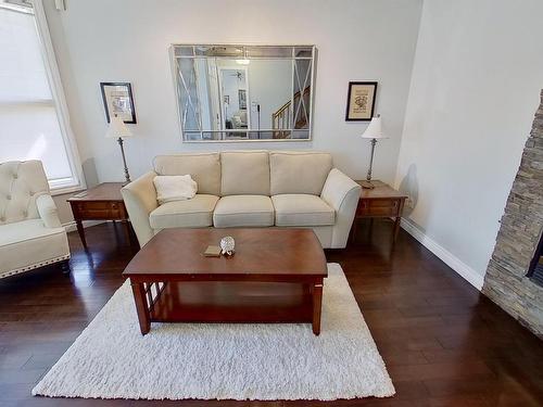 2036 Towne Centre Boulevard, Edmonton, AB - Indoor Photo Showing Living Room