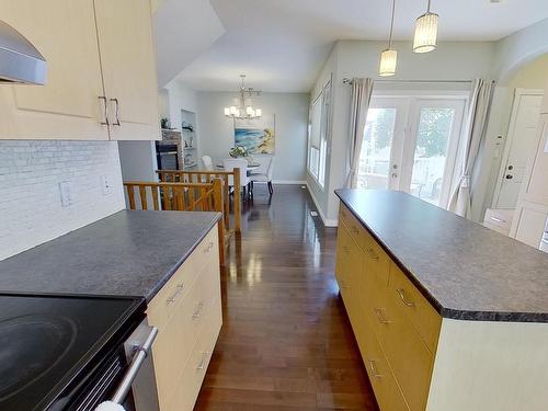 2036 Towne Centre Boulevard, Edmonton, AB - Indoor Photo Showing Kitchen