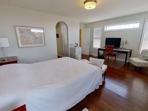 2036 Towne Centre Boulevard, Edmonton, AB - Indoor Photo Showing Bedroom