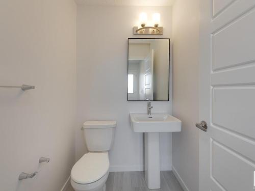 2448 Trumpeter Way, Edmonton, AB - Indoor Photo Showing Bathroom