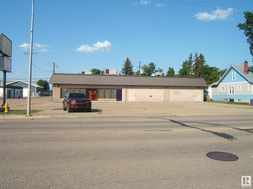 5142 50 Av, Vegreville, AB 