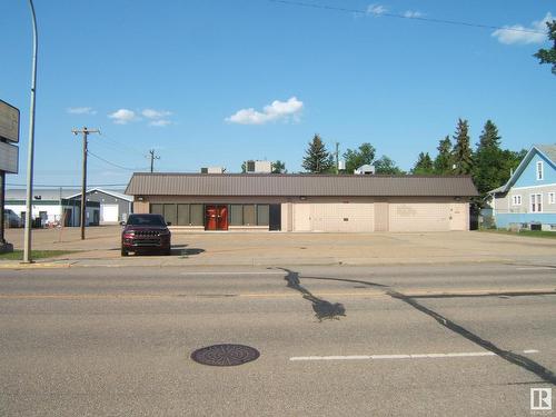 5142 50 Av, Vegreville, AB 