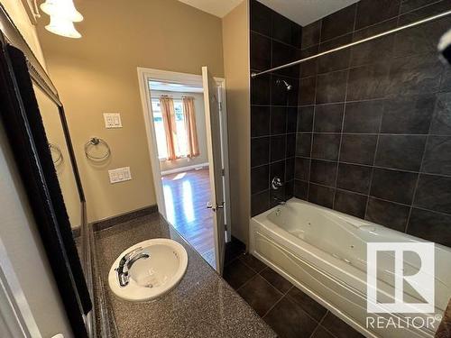 8747- 83 Avenue Nw, Edmonton, AB - Indoor Photo Showing Bathroom