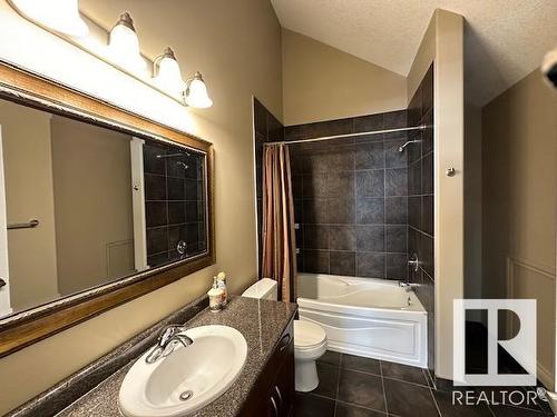 8747- 83 Avenue Nw, Edmonton, AB - Indoor Photo Showing Bathroom