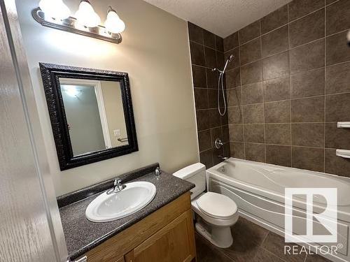 8747- 83 Avenue Nw, Edmonton, AB - Indoor Photo Showing Bathroom