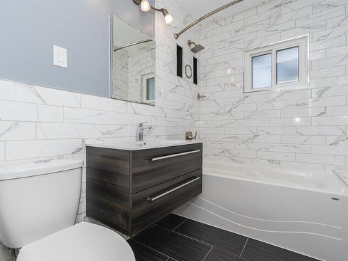 10838 74 Avenue, Edmonton, AB - Indoor Photo Showing Bathroom