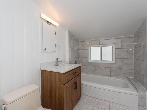 10838 74 Avenue, Edmonton, AB - Indoor Photo Showing Bathroom