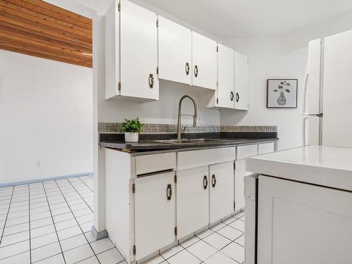 8612 38A Avenue, Edmonton, AB - Indoor Photo Showing Kitchen