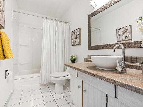 8612 38A Avenue, Edmonton, AB - Indoor Photo Showing Bathroom