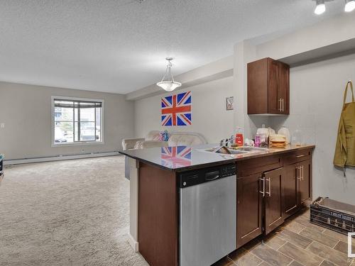 106 3211 James Mowatt Trail, Edmonton, AB - Indoor Photo Showing Kitchen