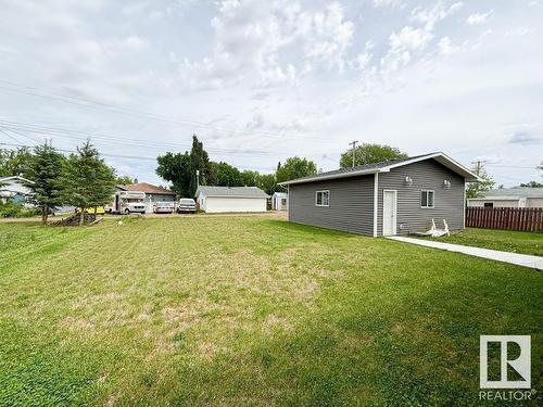 5111 48 Av, Forestburg, AB 