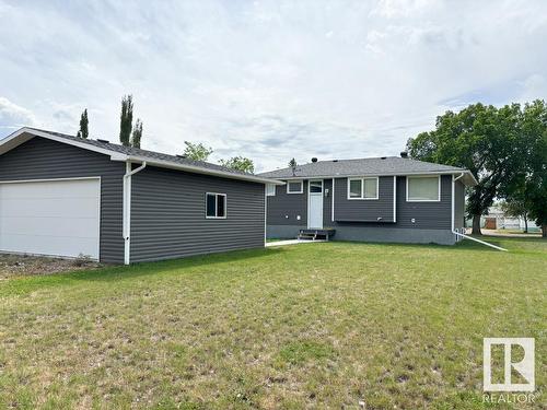 5111 48 Av, Forestburg, AB 