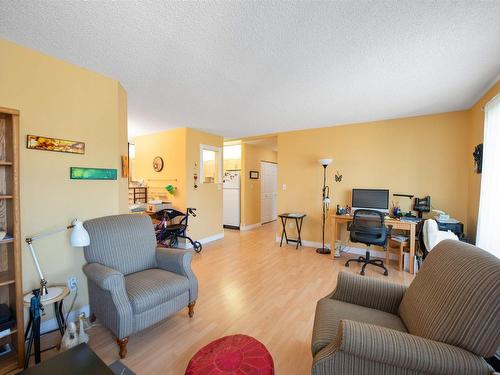 307 18012 95 Avenue, Edmonton, AB - Indoor Photo Showing Living Room