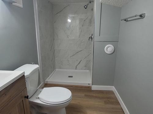 11836 79 Street, Edmonton, AB - Indoor Photo Showing Bathroom