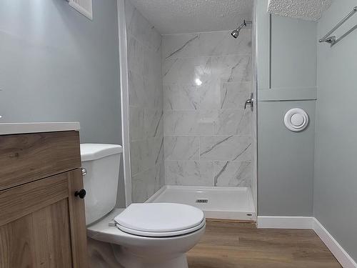 11836 79 Street, Edmonton, AB - Indoor Photo Showing Bathroom