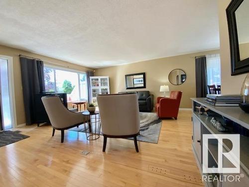 241 Parkallen Wy, Wetaskiwin, AB 