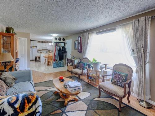 10524 110 Street, Westlock, AB - Indoor Photo Showing Living Room