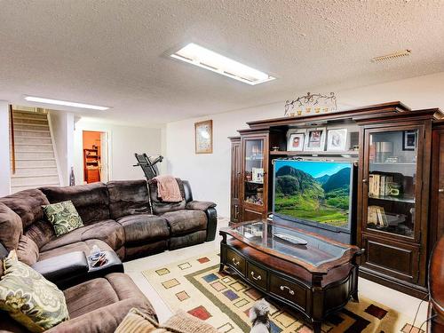 10524 110 Street, Westlock, AB - Indoor Photo Showing Living Room