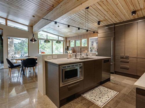 3 Valleyview Crescent, Edmonton, AB - Indoor Photo Showing Kitchen