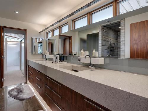 3 Valleyview Crescent, Edmonton, AB - Indoor Photo Showing Bathroom