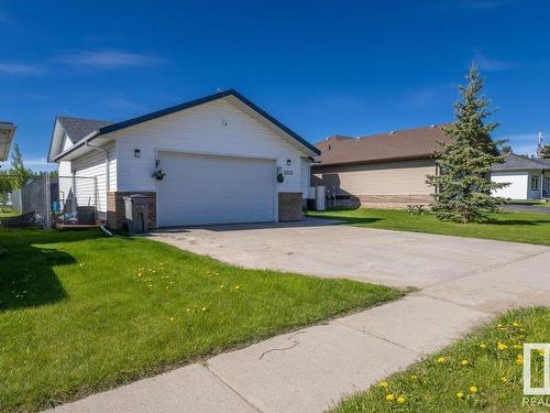 4703 52 Ave, Warburg, AB 