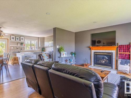 4703 52 Ave, Warburg, AB 