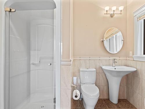 84 Wize Court, Edmonton, AB - Indoor Photo Showing Bathroom