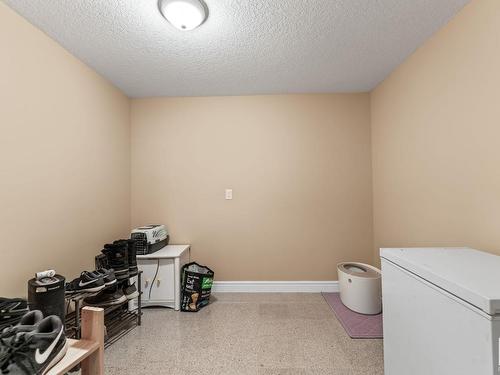 84 Wize Court, Edmonton, AB - Indoor Photo Showing Other Room