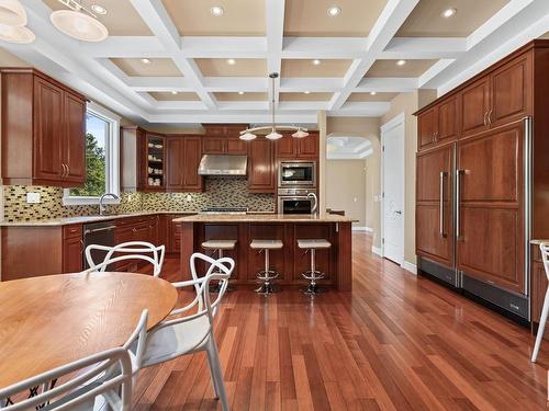 84 Wize Court, Edmonton, AB - Indoor Photo Showing Kitchen With Upgraded Kitchen