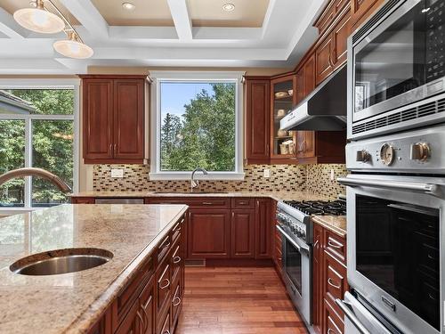 84 Wize Court, Edmonton, AB - Indoor Photo Showing Kitchen With Upgraded Kitchen