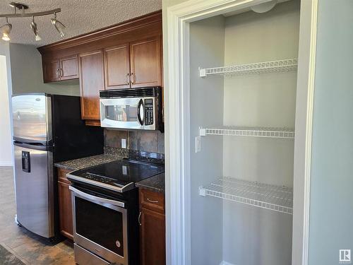 104 9020 Jasper Avenue, Edmonton, AB - Indoor Photo Showing Kitchen