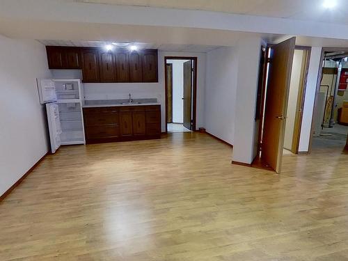 13 9704 165 Street, Edmonton, AB - Indoor Photo Showing Kitchen