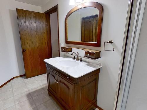 13 9704 165 Street, Edmonton, AB - Indoor Photo Showing Bathroom