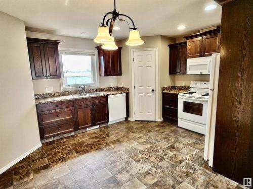 5029 51 Avenue, St. Paul Town, AB - Indoor Photo Showing Kitchen With Double Sink