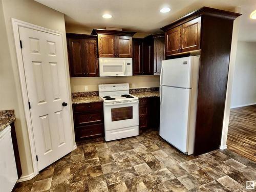 5029 51 Avenue, St. Paul Town, AB - Indoor Photo Showing Kitchen