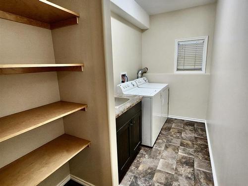 5029 51 Avenue, St. Paul Town, AB - Indoor Photo Showing Laundry Room