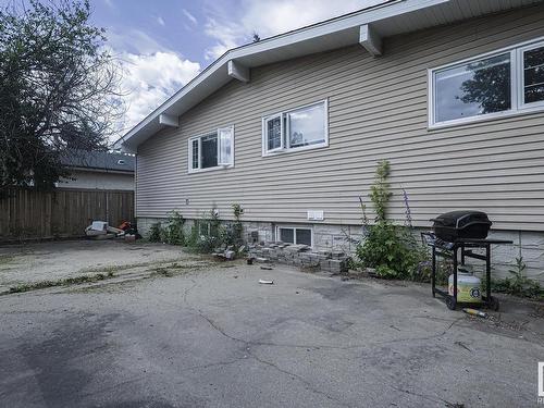 4807 122A St Nw, Edmonton, AB 