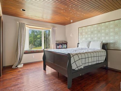 40-54006 Rge Rd 261, Rural Sturgeon County, AB - Indoor Photo Showing Bedroom