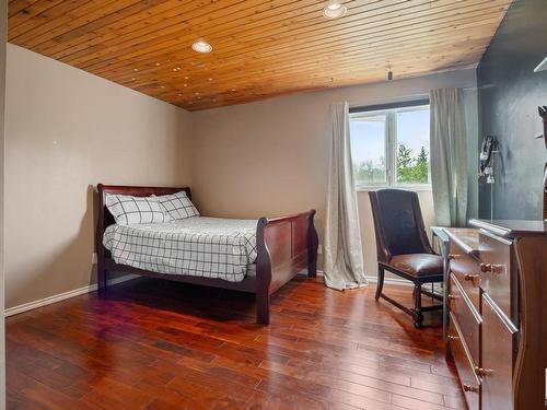 40-54006 Rge Rd 261, Rural Sturgeon County, AB - Indoor Photo Showing Bedroom