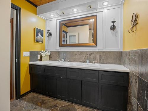 40-54006 Rge Rd 261, Rural Sturgeon County, AB - Indoor Photo Showing Bathroom