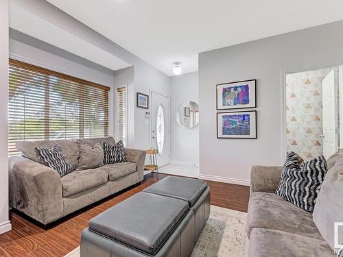 9105 98 Avenue, Edmonton, AB - Indoor Photo Showing Living Room