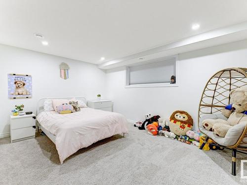 9105 98 Avenue, Edmonton, AB - Indoor Photo Showing Bedroom