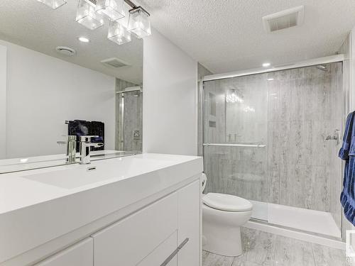 9105 98 Avenue, Edmonton, AB - Indoor Photo Showing Bathroom