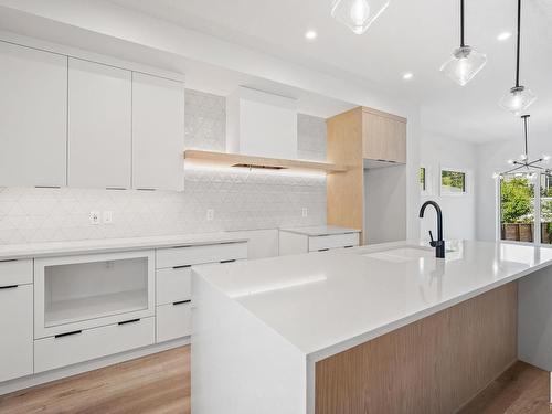 10632 127 Street, Edmonton, AB - Indoor Photo Showing Kitchen With Upgraded Kitchen