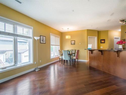 202 7907 109 Street, Edmonton, AB - Indoor Photo Showing Living Room