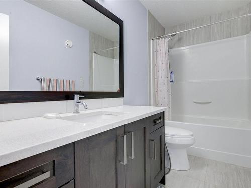 8452 Cushing Court, Edmonton, AB - Indoor Photo Showing Bathroom