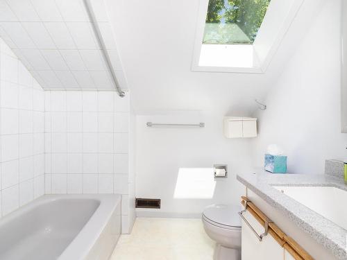 10440 University Avenue, Edmonton, AB - Indoor Photo Showing Bathroom