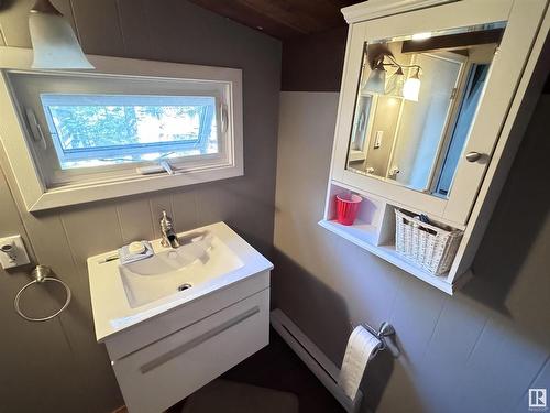 14 Pike Crescent, Rural Westlock County, AB - Indoor Photo Showing Bathroom