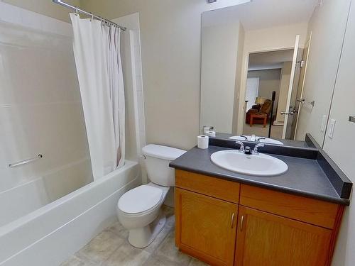 416 1188 Hyndman Road, Edmonton, AB - Indoor Photo Showing Bathroom