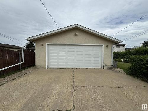 5925 51 St, Vegreville, AB 